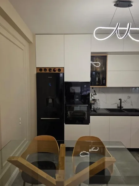 Tirane, shitet apartament 1+1+Ballkon Kati 1, 112 m² 392.000 € (Prane Kika 2)