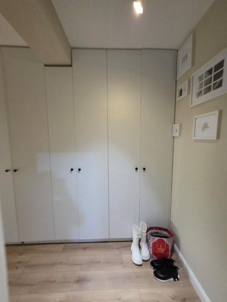 Tirane, shitet apartament 1+1+Ballkon Kati 1, 112 m² 392.000 € (Prane Kika 2)