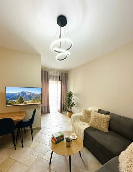 Tirane, jepet me qera apartament 1+1+Aneks+Ballkon Kati 15, 60 m² 550 € (Qender " Kostandn Kristoforidhi")