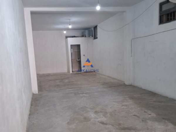 Tirane, jepet me qera magazine Kati 0, 140 m² 574 € 