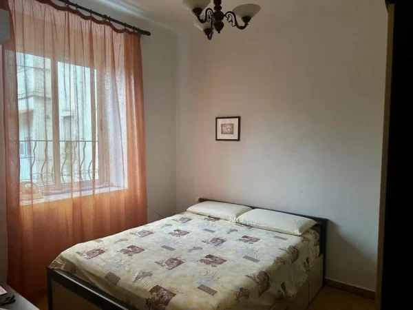Tirane, shitet apartament 1+1+Ballkon Kati 1, 70 m² 170.000 € (RRUGA E DURRESIT)