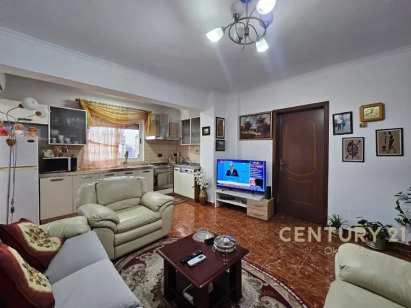 Tirane, shitet apartament 2+1 Kati 5, 97 m² 156.000 € (Laprake)