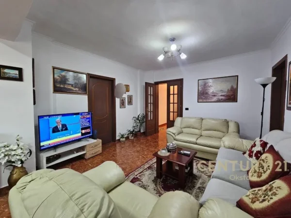 Tirane, shitet apartament 2+1 Kati 5, 97 m² 156.000 € (Laprake)