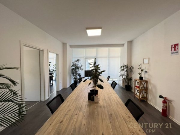Tirane, jepet me qera zyre Kati 3, 130 m² 1.500 € (komuna e parisit)