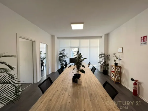 Tirane, jepet me qera zyre Kati 3, 130 m² 1.500 € (komuna e parisit)