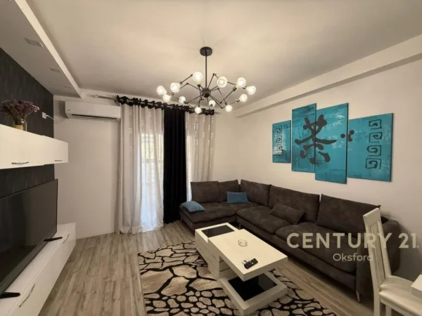 Tirane, jepet me qera zyre Kati 3, 130 m² 1.500 € (komuna e parisit)