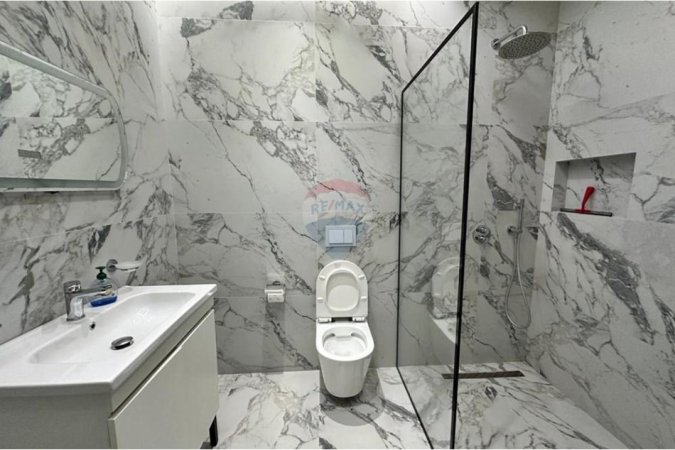 Tirane, jepet me qera apartament 2+1+Ballkon Kati 3, 115 m² 1.500 € (Rruga e Kosovareve)