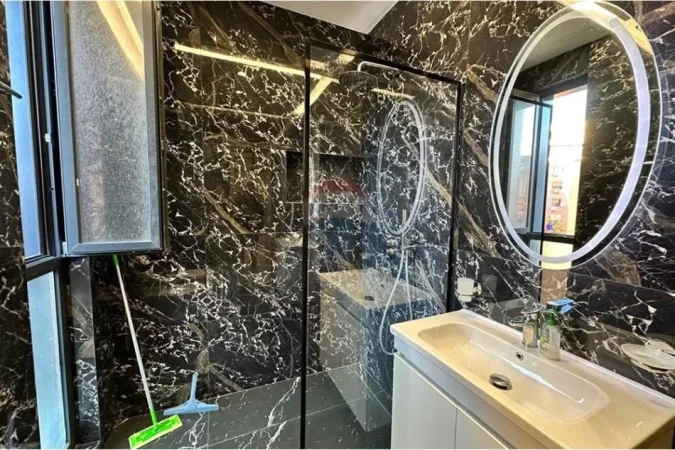 Tirane, jepet me qera apartament 2+1+Ballkon Kati 3, 115 m² 1.500 € (Rruga e Kosovareve)