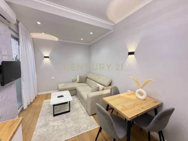 Tirane, shitet apartament 1+1+Aneks+Ballkon Kati 1, 43 m² 119.000 € 