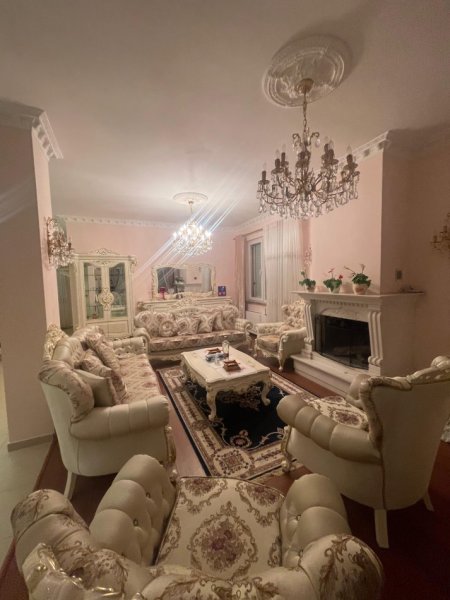 Durres, jepet me qera Vile 3 Katshe Kati 3, 400 m² 5.000 € (Buze deti ne Qerret)