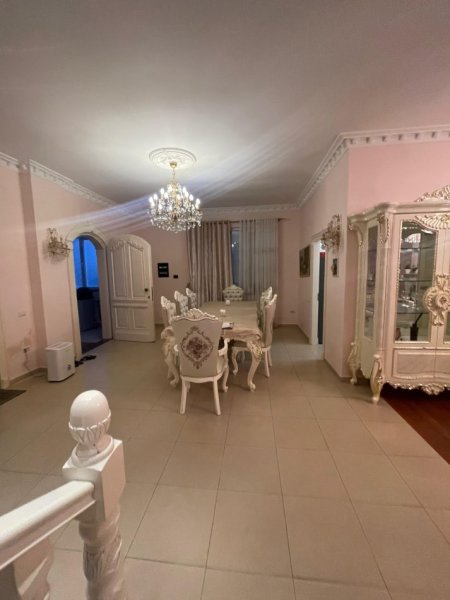 Durres, jepet me qera Vile 3 Katshe Kati 3, 400 m² 5.000 € (Buze deti ne Qerret)