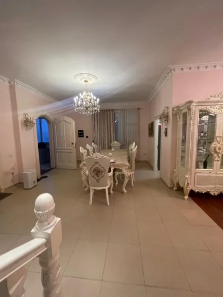 Durres, jepet me qera Vile 3 Katshe Kati 3, 400 m² 5.000 € (Buze deti ne Qerret)