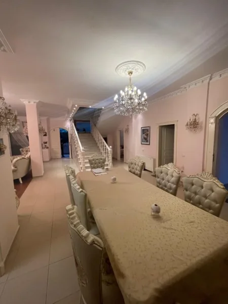 Durres, jepet me qera Vile 3 Katshe Kati 3, 400 m² 5.000 € (Buze deti ne Qerret)