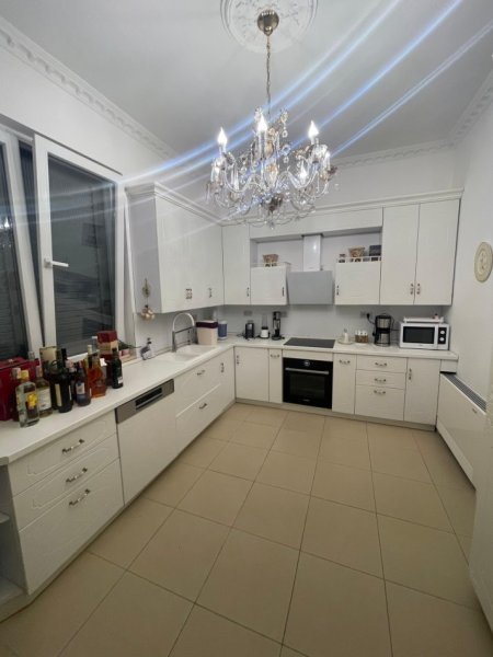 Durres, jepet me qera Vile 3 Katshe Kati 3, 400 m² 5.000 € (Buze deti ne Qerret)
