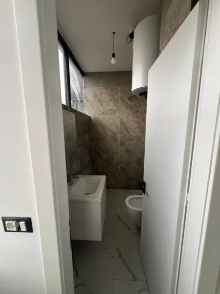 Tirane, jepet me qera shtepi 1+1 Kati 2, 50 m² 400 € (Don Bosko)