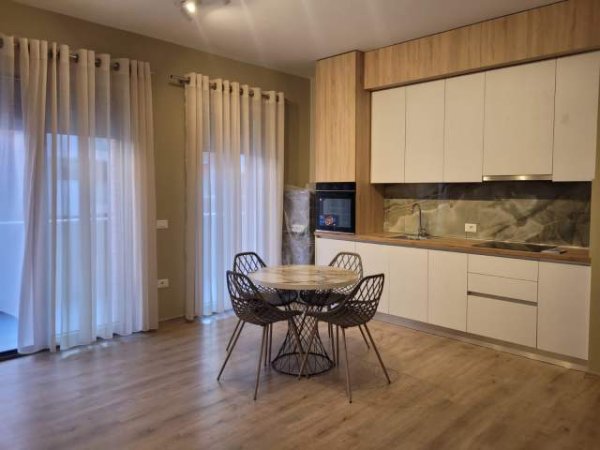 Tirane, jepet me qera apartament 1+1+BLK Kati 6, 75 m² 650 Euro (Rruga e Kavajes)