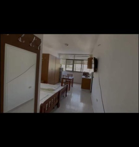 Tirane, jepet me qera garsonier Kati 4, 30 m² 27.000 Leke (Rruga Ferit Xhajko,Restaurant Durresi)