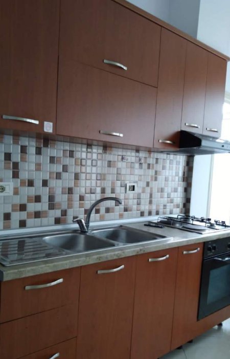 Tirane, jepet me qera Vile 1+1 Kati 1, 60 m² 30.000 Leke (Kryqezimi I Rruges Bardhyl me Rrugen Qemal Stafa)