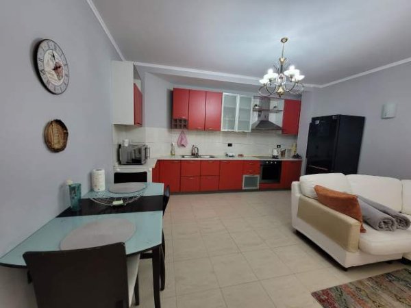 Tirane, jepet me qera Kati 2, 90 m² 600 Euro