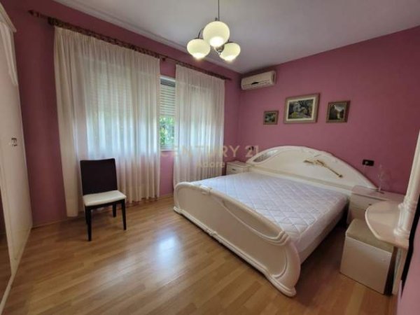 Tirane, jepet me qera apartament Kati 2, 90 m² 600 Euro (Bulevardi Zogu I, Tirana, Albania)