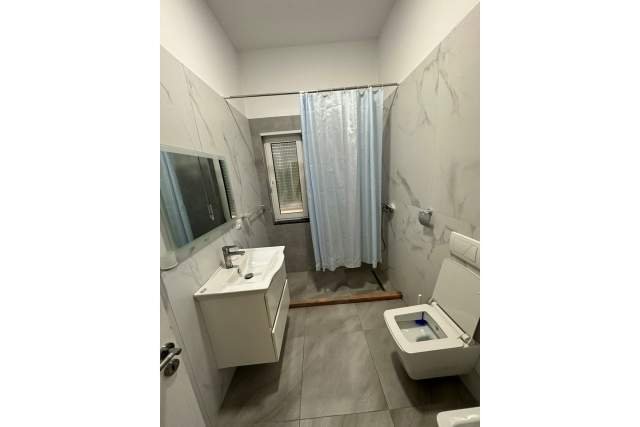 Tirane, jepet me qera apartament Kati 1, 120 m² 550 Euro (Rruga Peti,,  Liqeni i Thatë,  Tiranë,  Shqipëri)