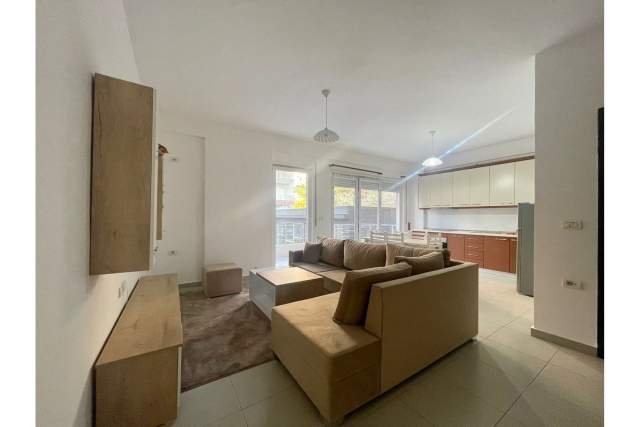 Tirane, jepet me qera apartament Kati 2, 76 m² 430 Euro (Rruga Selita vjeter,,  Kopshti Botanik,)
