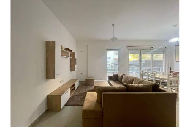 Tirane, jepet me qera apartament Kati 2, 76 m² 430 Euro (Rruga Selita vjeter,,  Kopshti Botanik,)