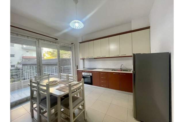 Tirane, jepet me qera apartament Kati 2, 76 m² 430 Euro (Rruga Selita vjeter,,  Kopshti Botanik,)