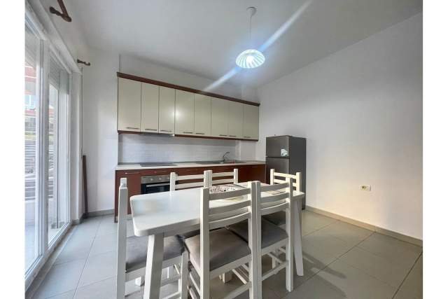 Tirane, jepet me qera apartament Kati 2, 78 m² 430 Euro (Rruga Selita vjeter,,  Kopshti Botanik,  Tiranë,  Shqipëri)