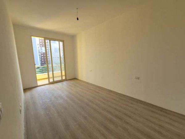 Tirane, jepet me qera apartament 1+1+BLK Kati 2, 64 m² 300 Euro (Ish fusha e aviacionit)