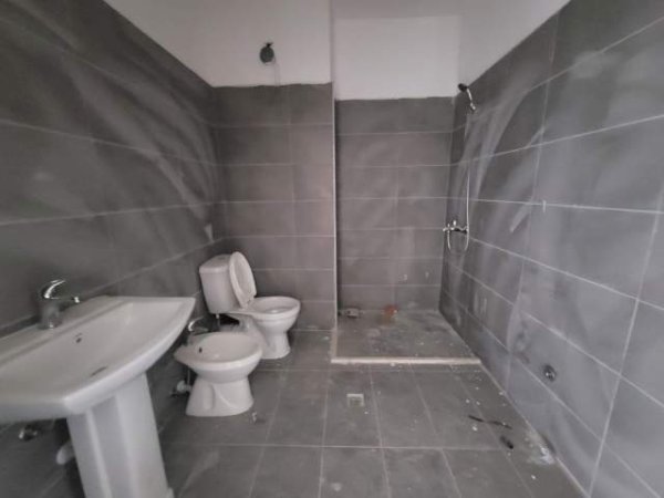 Tirane, jepet me qera apartament 1+1+BLK Kati 2, 64 m² 300 Euro (Ish fusha e aviacionit)