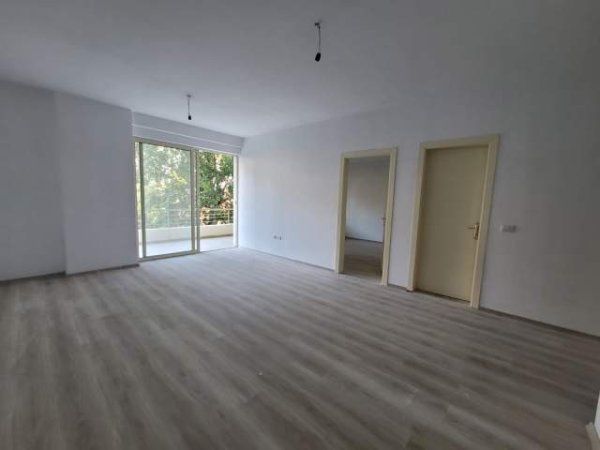 Tirane, jepet me qera apartament 1+1+BLK Kati 1, 77 m² 400 Euro (Ish fusha e aviacionit)