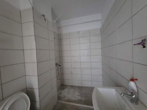 Tirane, jepet me qera apartament 1+1+BLK Kati 1, 77 m² 400 Euro (Ish fusha e aviacionit)