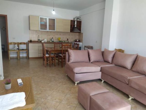 Tirane, jepet me qera apartament 1+1+BLK Kati 3, 77 m² 40.000 Leke (rruga Riza Cerova)