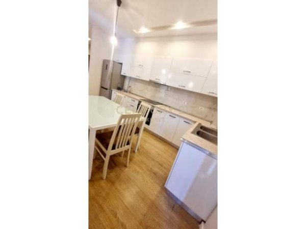 Tirane, jepet me qera apartament Kati 3, 115 m² 700 Euro (Tirana, Albania)