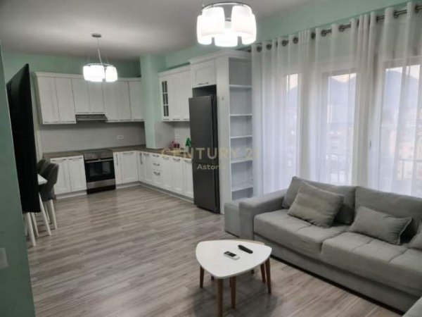 Tirane, jepet me qera apartament Kati 8, 86 m² 600 Euro (Rr. Dibres, Tirana, Albania)