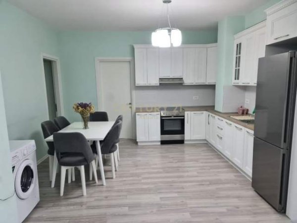 Tirane, jepet me qera apartament Kati 8, 86 m² 600 Euro (Rr. Dibres, Tirana, Albania)