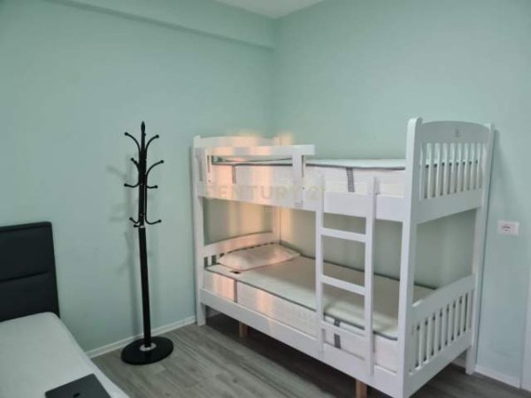 Tirane, jepet me qera apartament Kati 8, 86 m² 600 Euro (Rr. Dibres, Tirana, Albania)