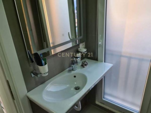 Tirane, jepet me qera apartament Kati 8, 86 m² 600 Euro (Rr. Dibres, Tirana, Albania)