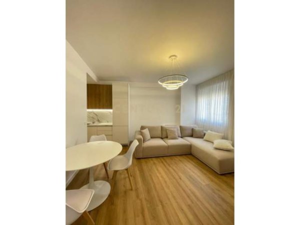 Tirane, jepet me qera apartament 1+1+BLK Kati 9, 75 m² 650 Euro (Rruga e Barrikadave)