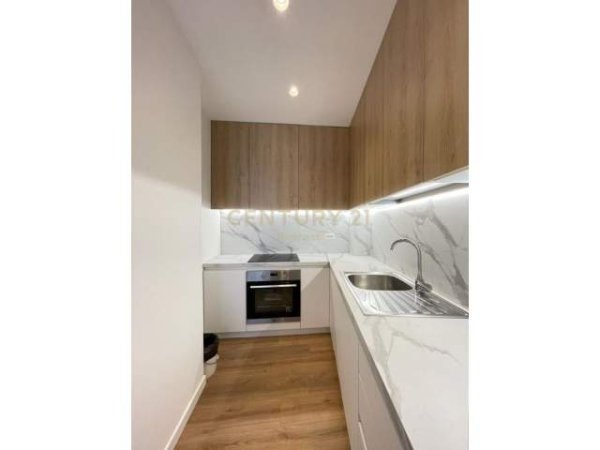 Tirane, jepet me qera apartament 1+1+BLK Kati 9, 75 m² 650 Euro (Rruga e Barrikadave)