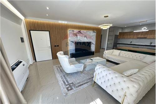 Tirane, jepet me qera apartament 2+1 Kati 2, 110 m² 750 Euro (Rezidenca Lakeland , Farke)