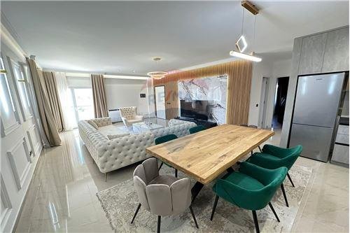 Tirane, jepet me qera apartament 2+1 Kati 2, 110 m² 750 Euro (Rezidenca Lakeland , Farke)