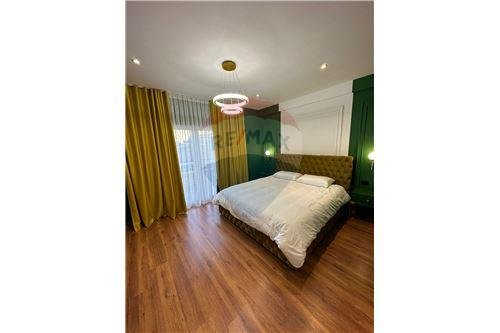 Tirane, jepet me qera apartament 2+1 Kati 2, 110 m² 750 Euro (Rezidenca Lakeland , Farke)