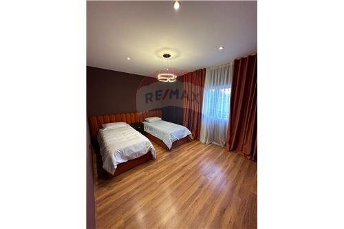 Tirane, jepet me qera apartament 2+1 Kati 2, 110 m² 750 Euro (Rezidenca Lakeland , Farke)