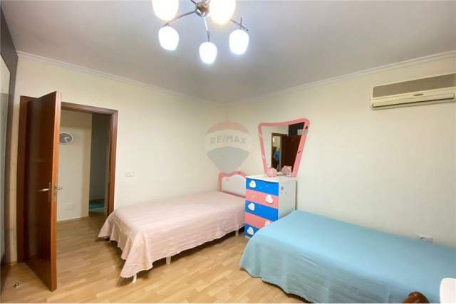 Tirane, jepet me qera apartament 2+1+BLK Kati 2, 120 m² 1.000 Euro (Bllok - Rruga Nikolla Tupe)