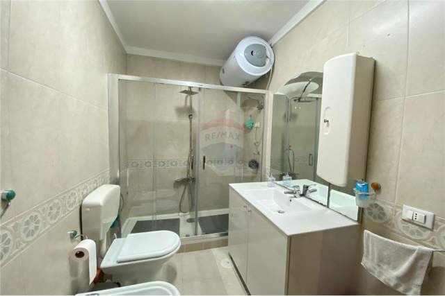 Tirane, jepet me qera apartament 2+1+A+BLK Kati 2, 120 m² 1.000 Euro (Rruga Nikolla Tupe)