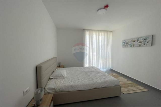 Tirane, jepet me qera apartament duplex 3+1+BLK Kati 1, 160 m² 1.600 Euro (liqeni that)