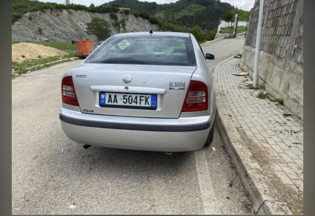 Tirane, shitet makine Skoda Octavia Viti 2001, 200.000 Leke