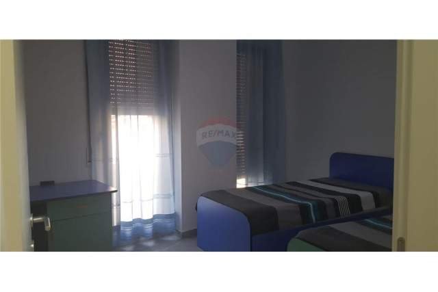 Tirane, jepet me qera apartament 2+1+BLK Kati 2, 101 m² 480  (Rruga e Dibres)